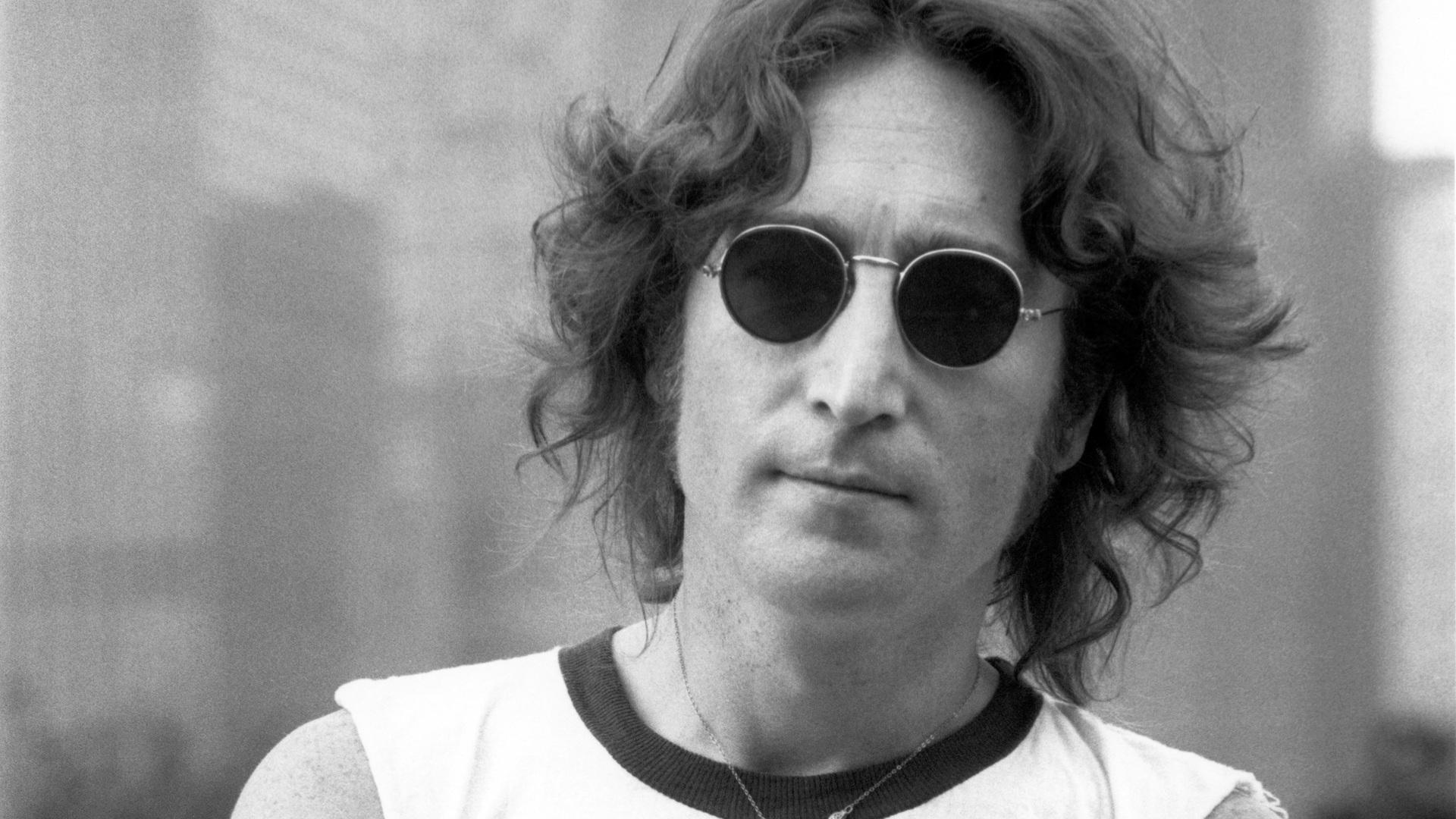 John Lennon 9 cimeli ritrovati a Berlino