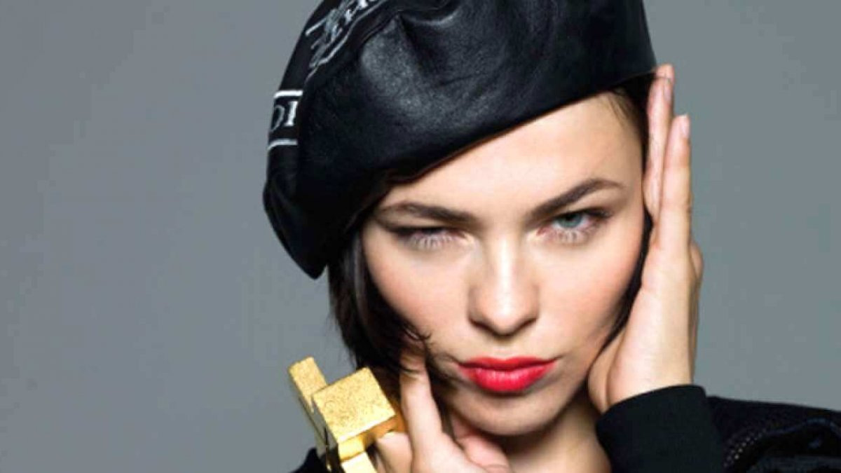 Nina Kraviz live sulla Tour Eiffel