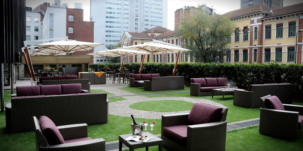 I migliori eventi di Milano YOUparti giardino triannale Hilton Harbour club pool party Straf Hotel Bar