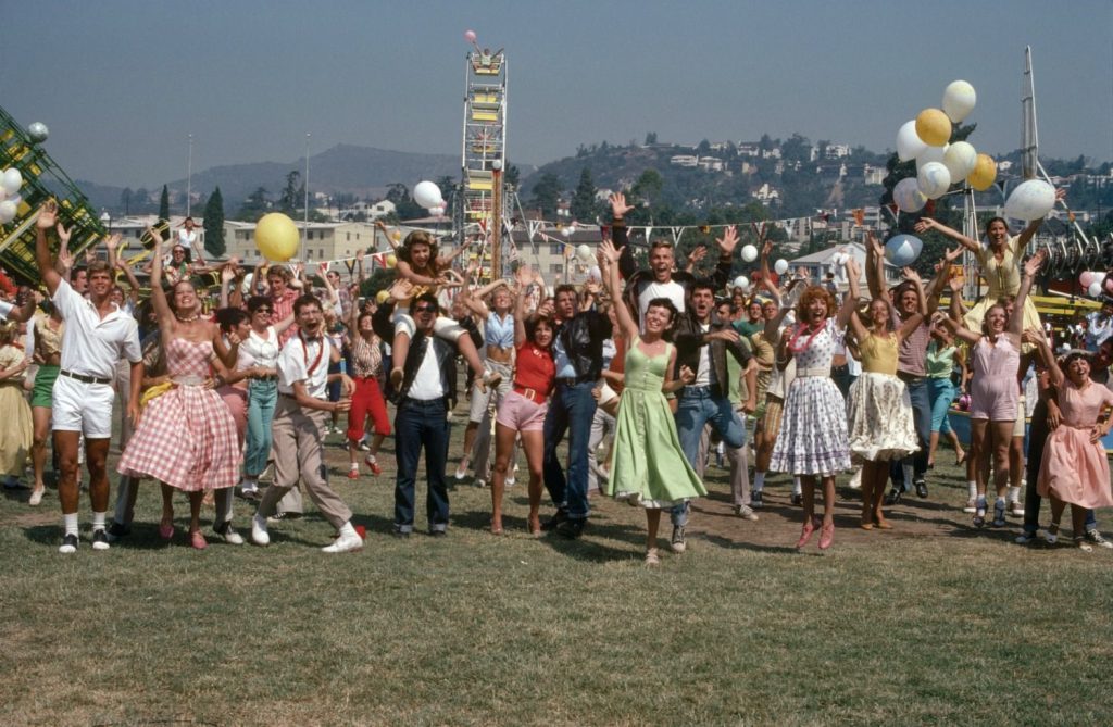 Grease non stanca mai: 10 motivi per rivedere all’infinito il musical più famoso di sempre YOUparti bovisa drive-in radio deejay