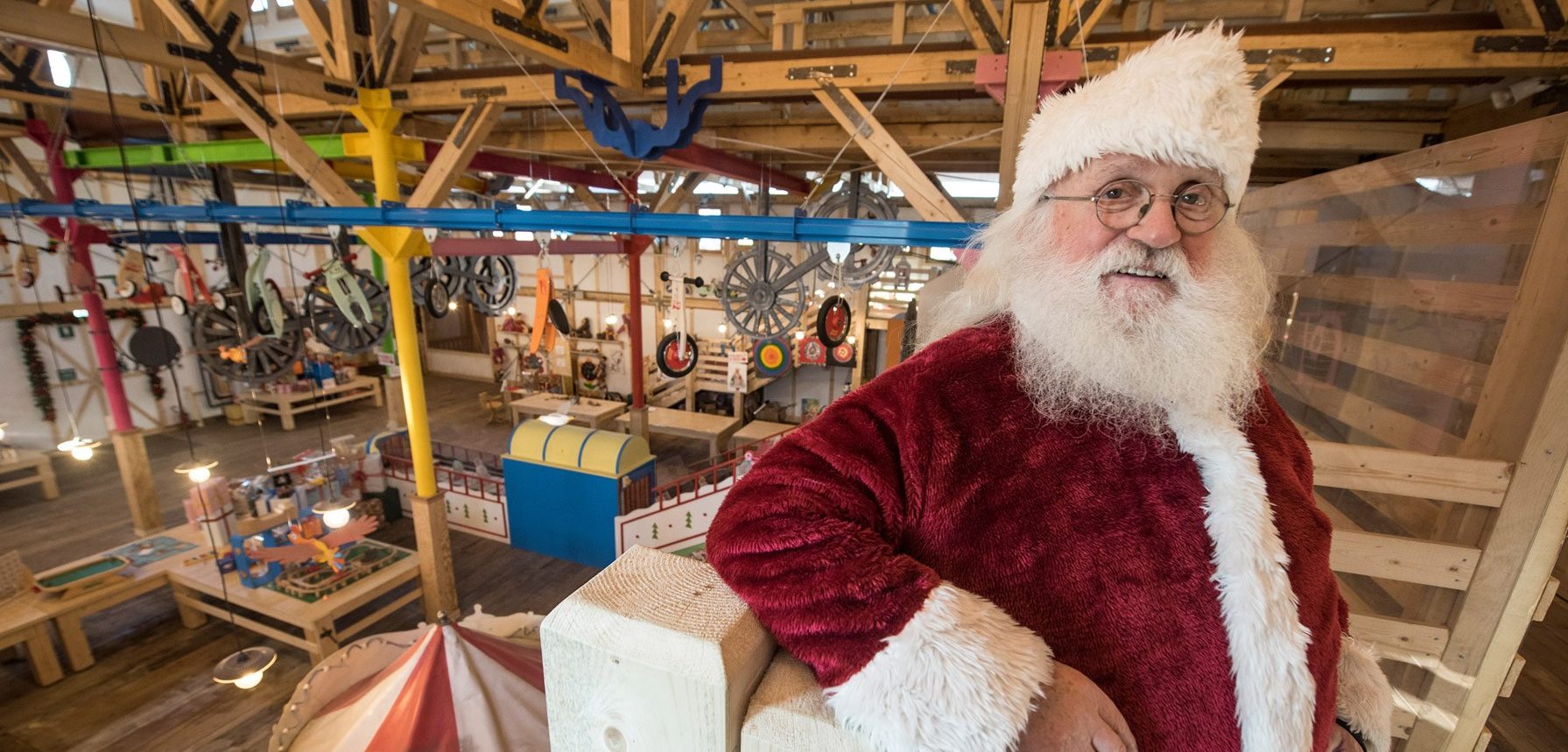 Villaggio Di Babbi Natale.Il Villaggio Di Babbo Natale Arriva A Milano Youparti