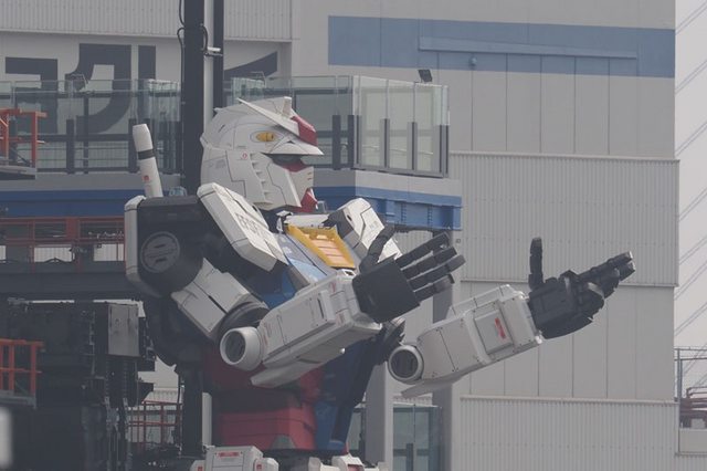 Il robot Gundam diventa realtà e muove i primi passi. Il video YOUparti