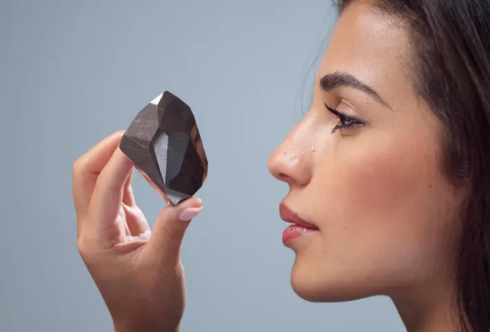 Enigma: il più grande diamante nero mai tagliato va all'asta YOUparti