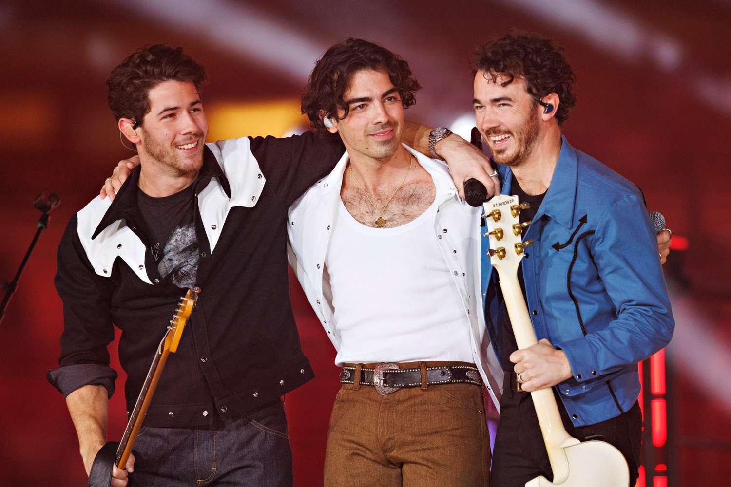 Jonas Brothers: FIVE ALBUMS. ONE NIGHT. YOUparti